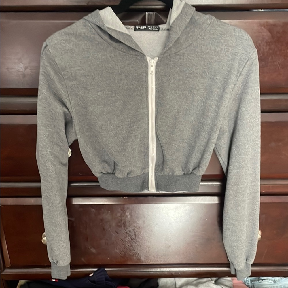 SHEIN Gray Cropped Fitted Hoodie